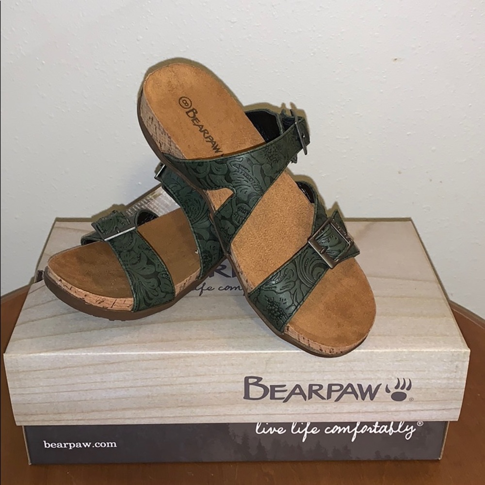 BearPaw womens Maddie sandles new with box and tag